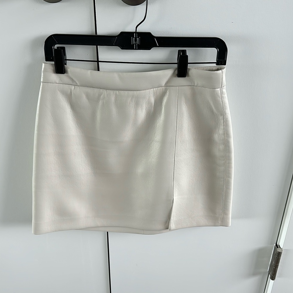 Aritzia / Wilfred cream faux leather skirt